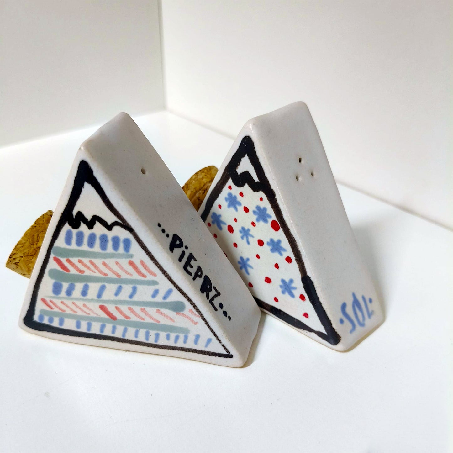 Solniczka i pieprzniczka ceramiczne, ręcznie malowane, motyw górski
