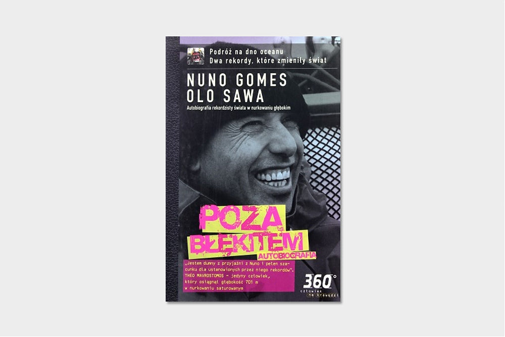 Poza błękitem